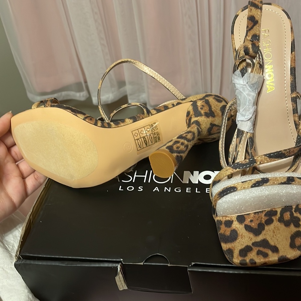 Leopard Heels NEVER WORN sz 8 - Picture 2 of 2